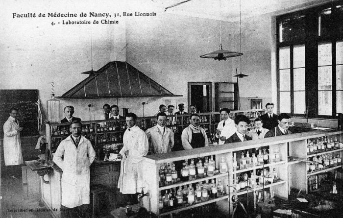 4 - Le Laboratoire de Chimie