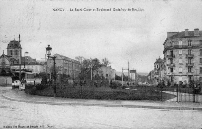 Sacré-Coeur et boulevard Godefroy-de-Bouillon