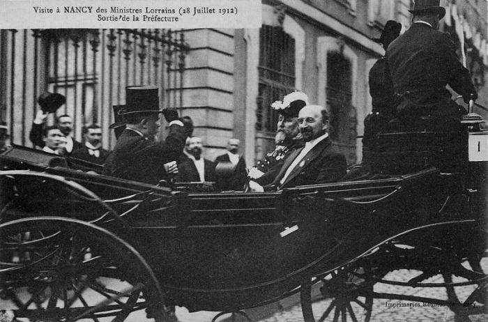 Sortie de la Préfecture