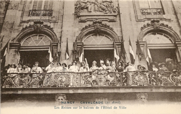 Les Reines sur le balcon