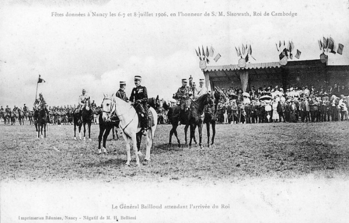 Le Général Bailloud attendant l'arrivée du Roi