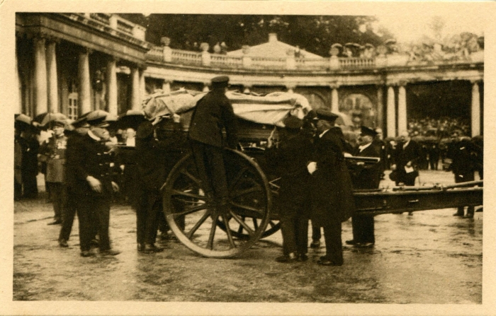 Levée du corps au Palais du Gouvernement