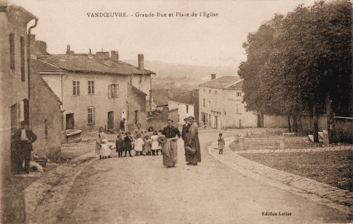 036-Grande-Rue et Place de l'Eglise