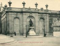 Vaudémont [Place] et statue d'Emmanuel Héré