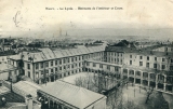Bâtiments de l'intérieur et cours