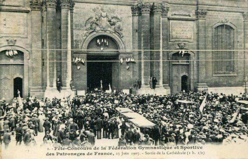 1 - Sortie de la Cathédrale