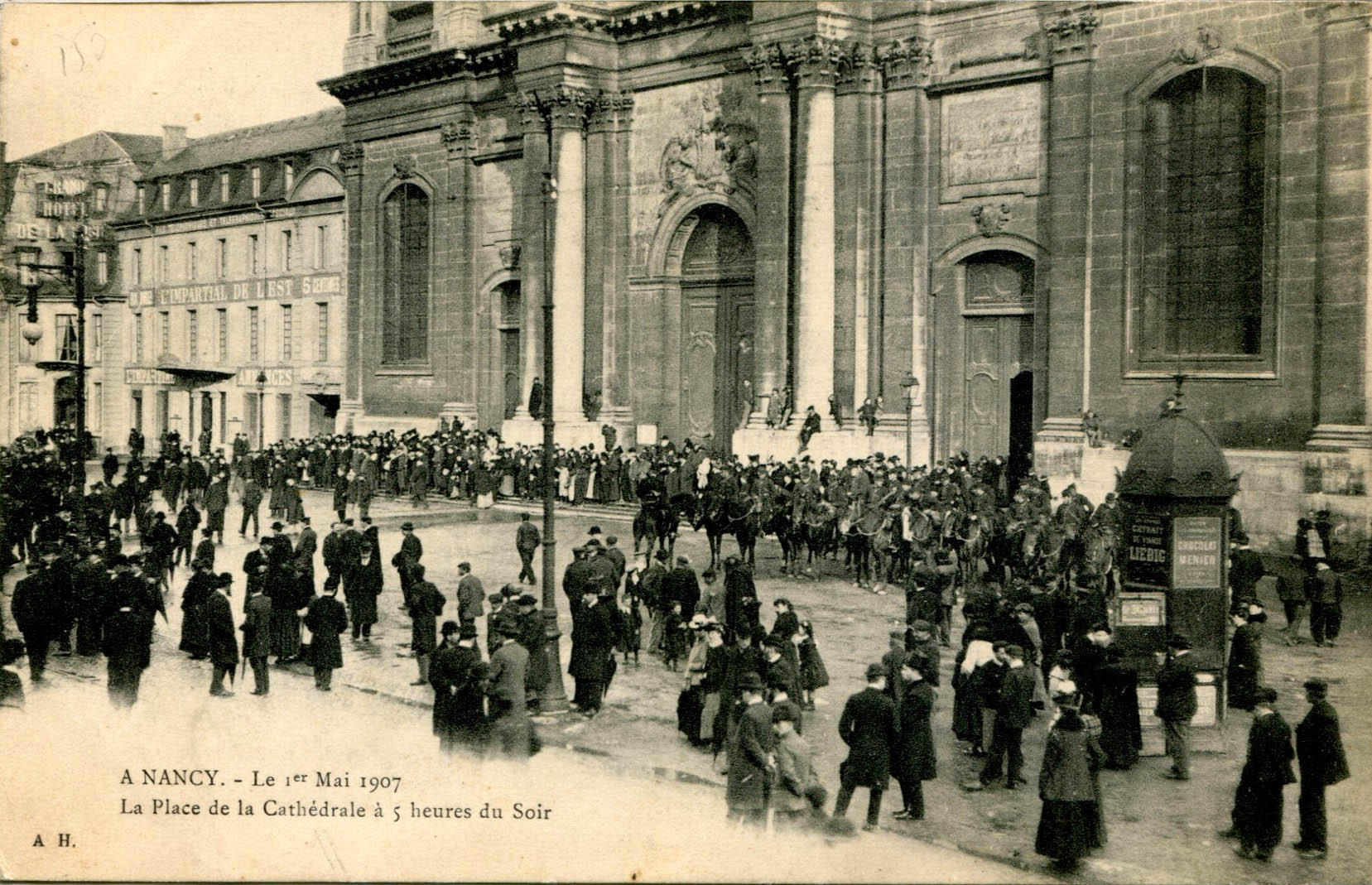 Devant  la Cathédrale à 17 heures