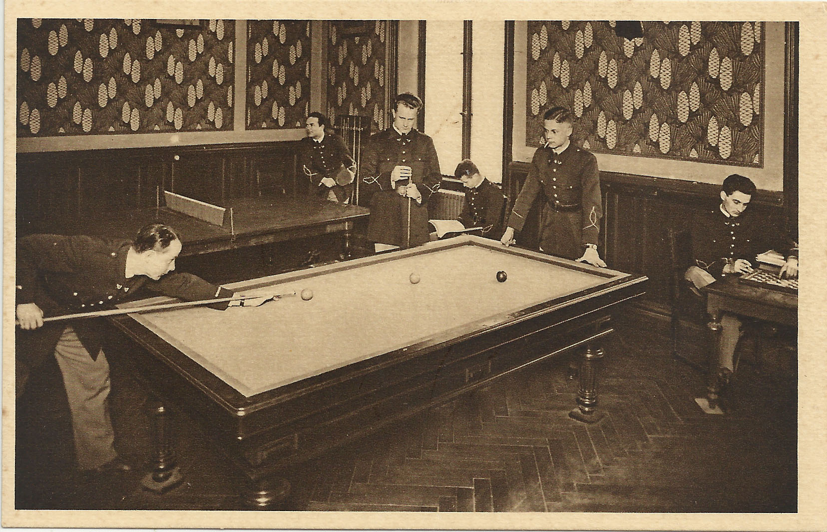 ■ 05-La salle de billard