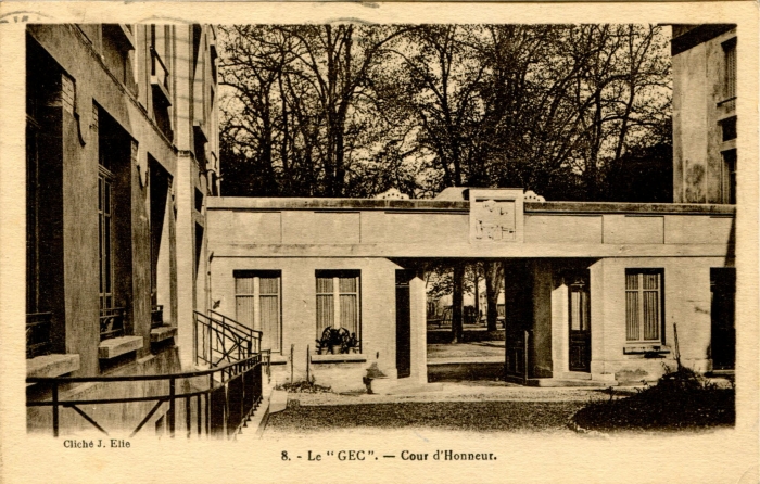8 - Cour d'honneur