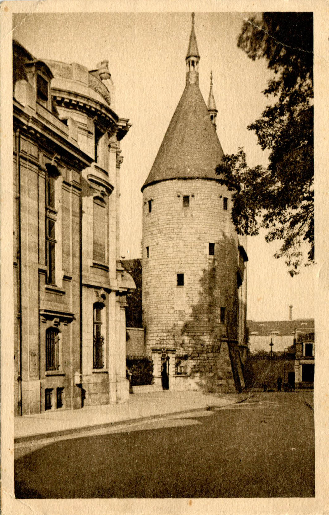 Institut de Mathématiques et de Physique