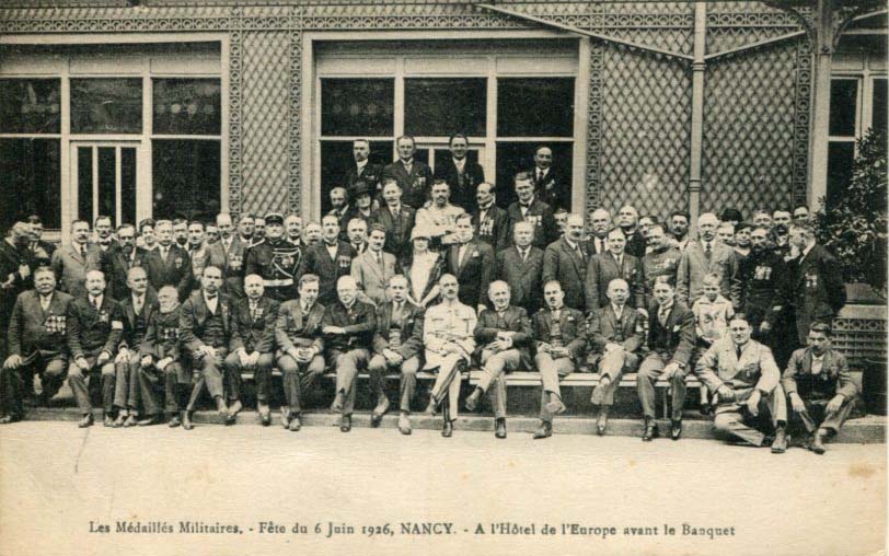 Défilé devant l'Hôtel de Ville