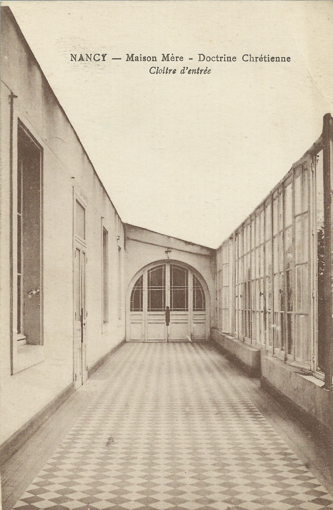 ■ Cloître d'entrée