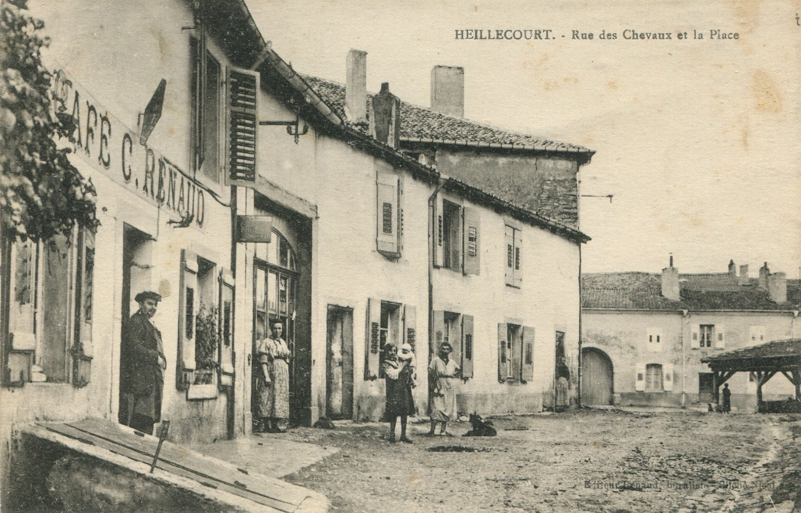 ■ Rue des Chevaux et la Place