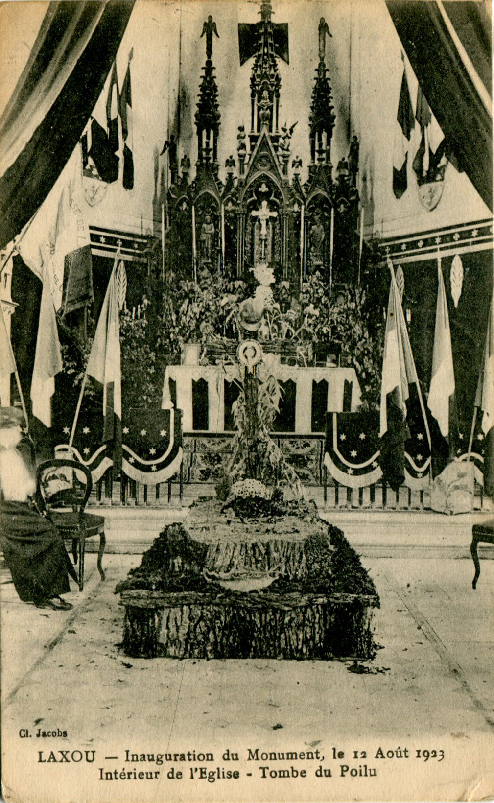 Intérieur de l'église - Tombe du Poilu