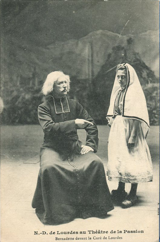 Bernadette et le curé 