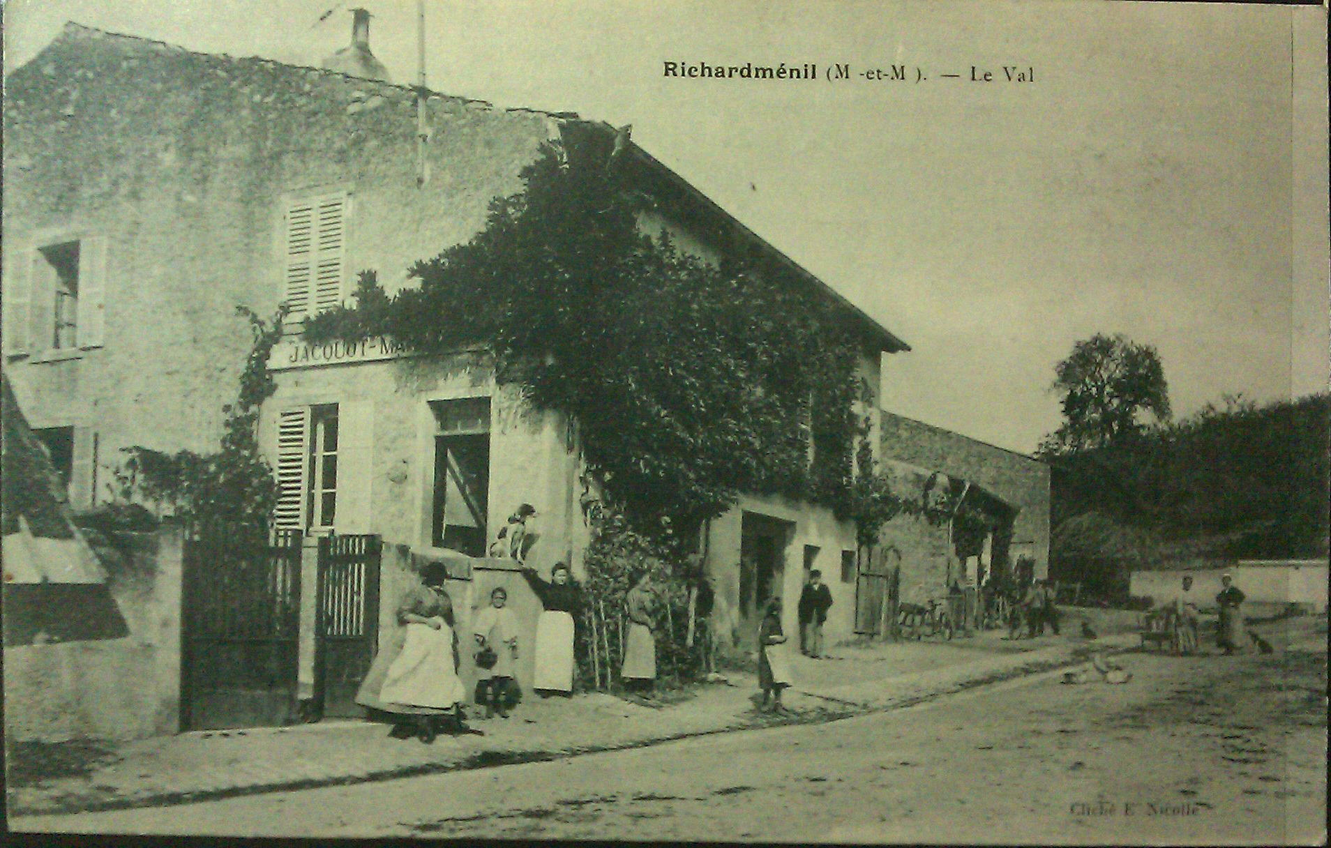 Le Val ■