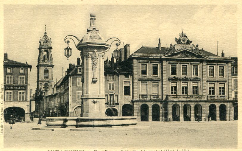 Place Duroc, Église St-Laurent, Hôtel de Ville