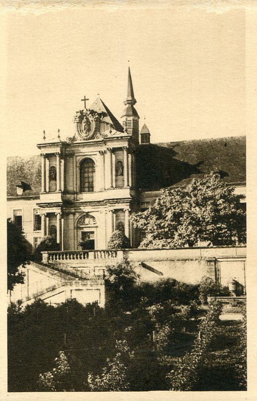 La façade et la terrasse