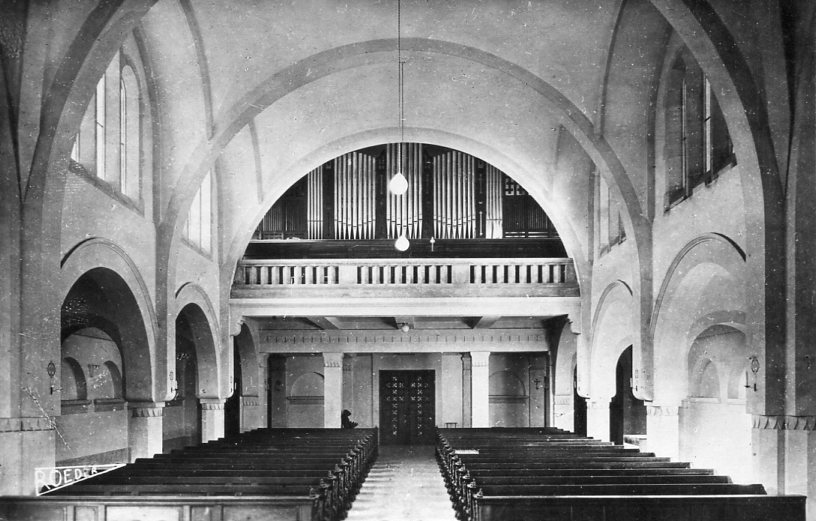 Chapelle : nef et tribune
