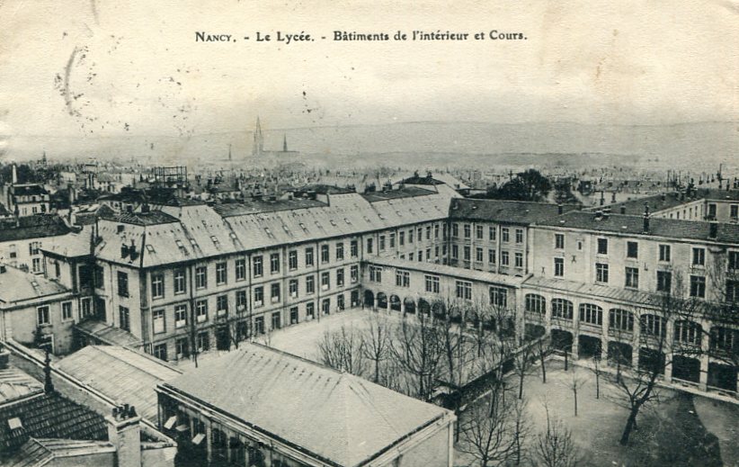 Bâtiments de l'intérieur et cours