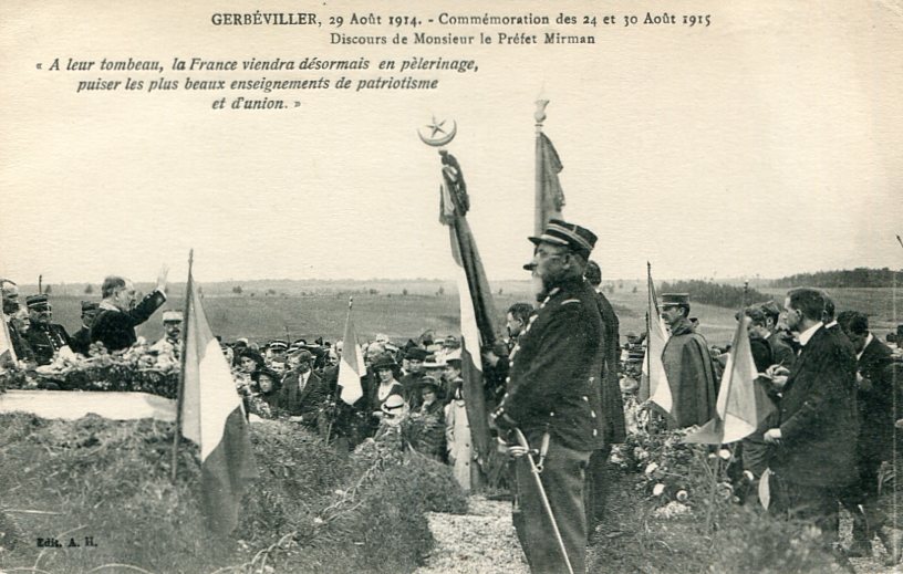 Le Préfet prononçant son discours