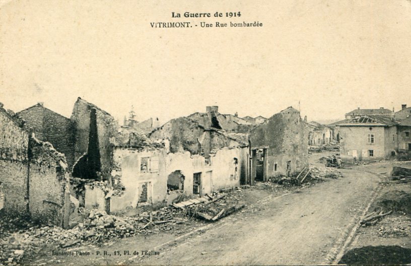 Une rue bombardée