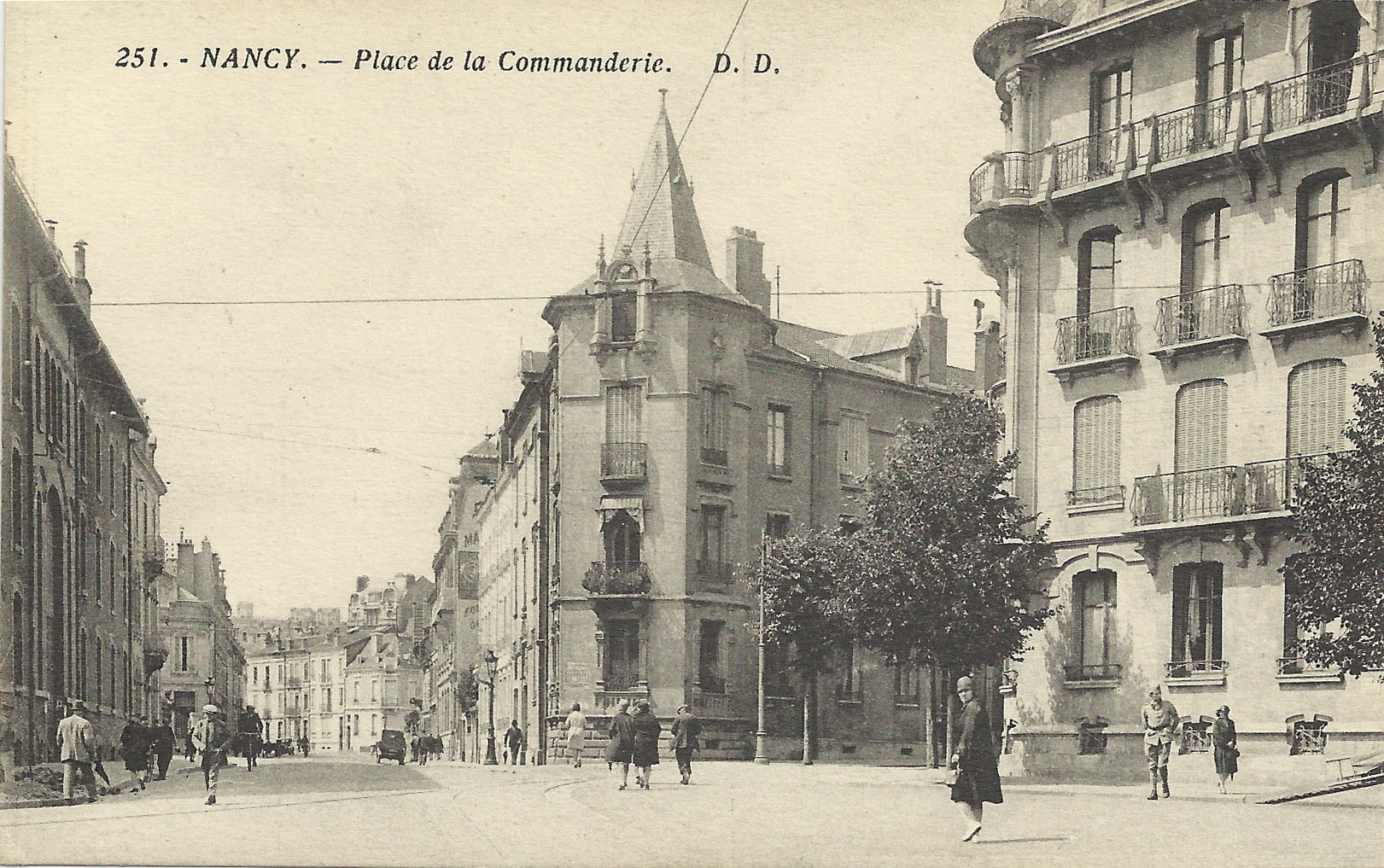 ■ Place de la Commanderie