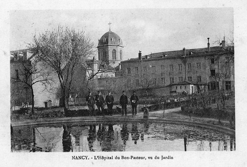 Vue prise du jardin