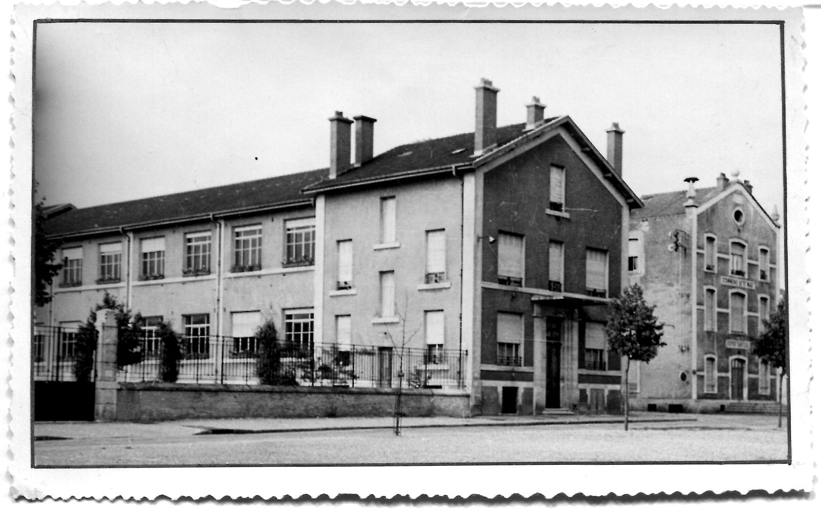 ■ École place de l'Europe