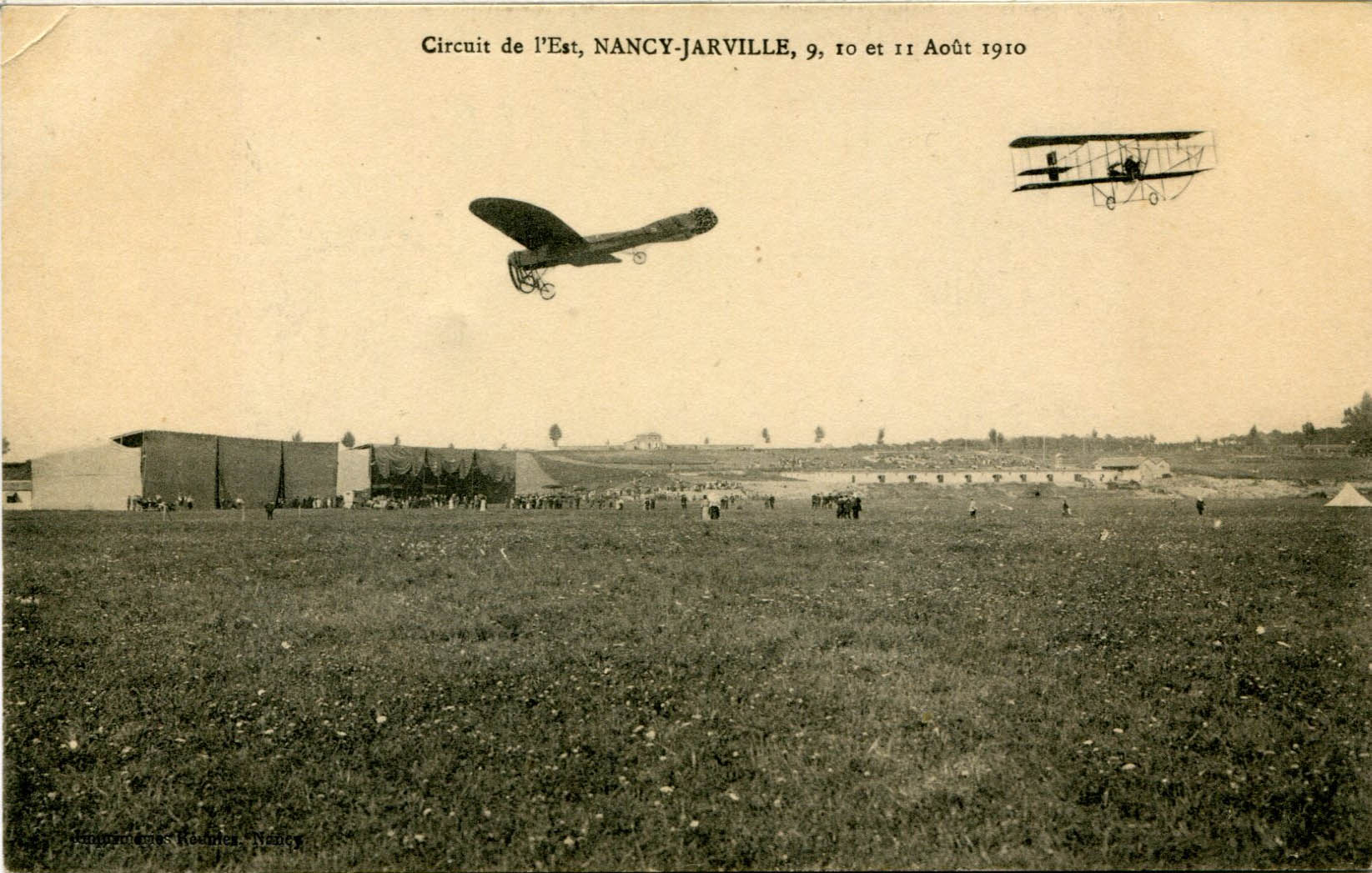 2 avions évoluant