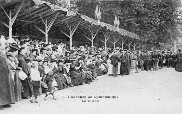 5 - Les tribunes