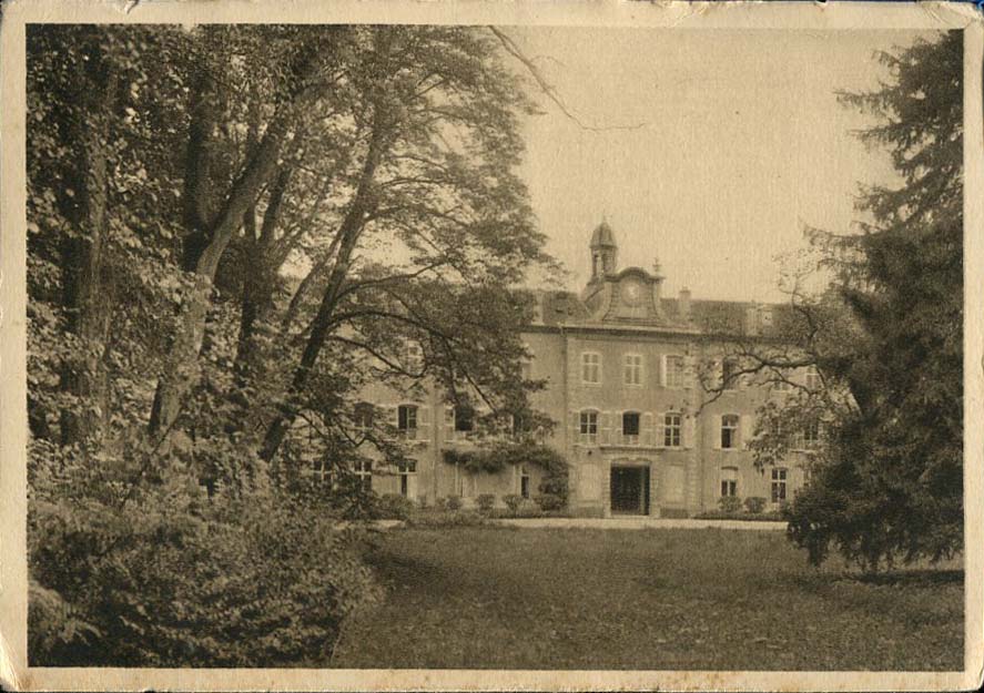 Façade vue du bosquet