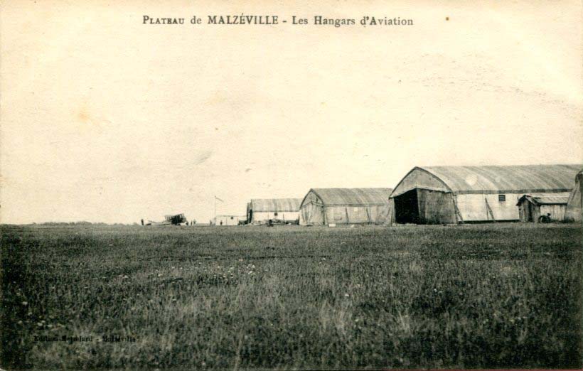 Hangars d'aviation