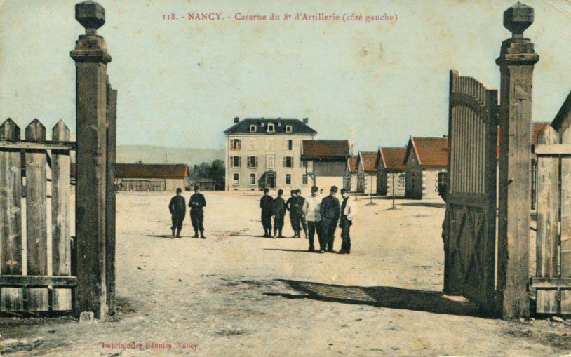 Caserne du 8e Régiment d'Artillerie (côté gauche) -c