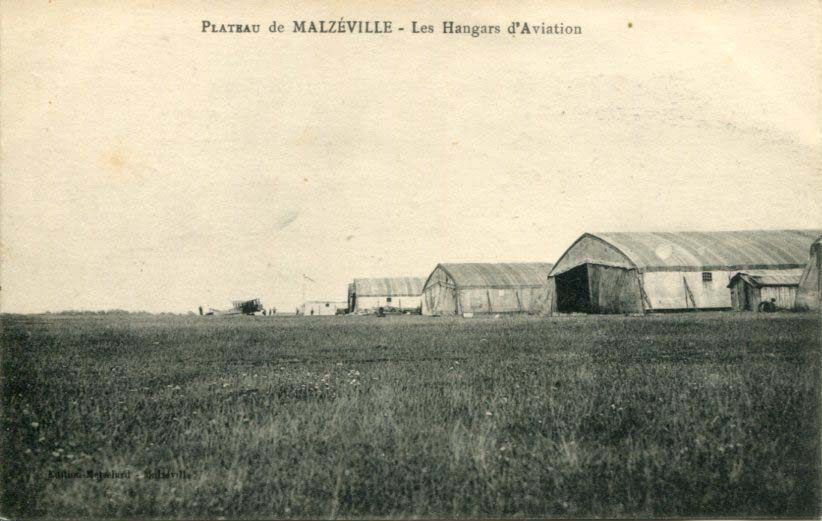 Les hangars