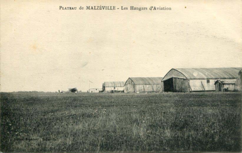 Les hangars