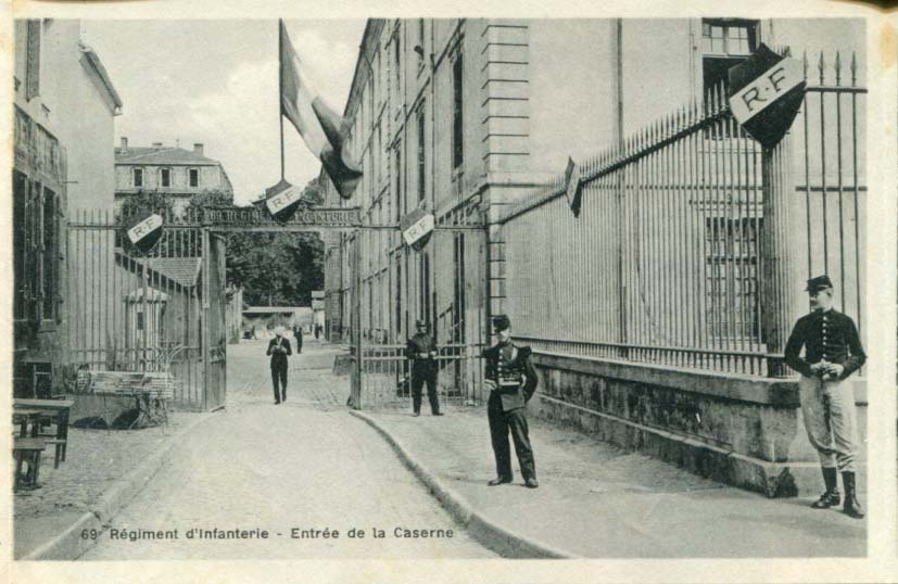 09 - Entrée de la Caserne