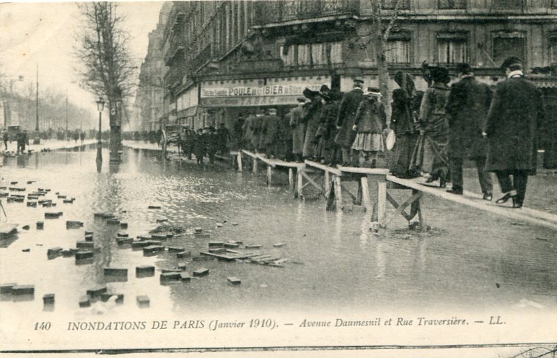 Av. Daumesnil, rue Traversière