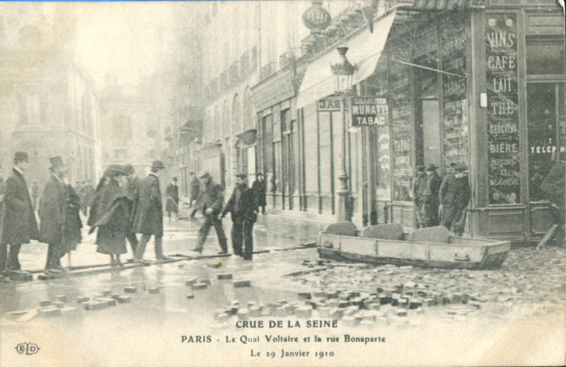 Quai Voltaire et rue Bonaparte