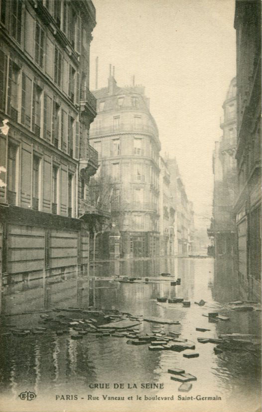 Rue Vaneau et bld St-Germain