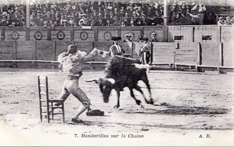 7 - Baderilles sur une chaise