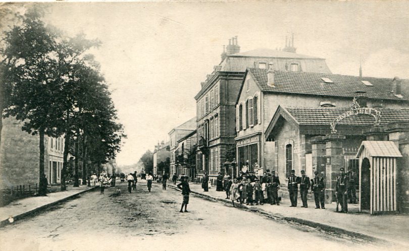Rue d'Alsace et Caserne Chérin