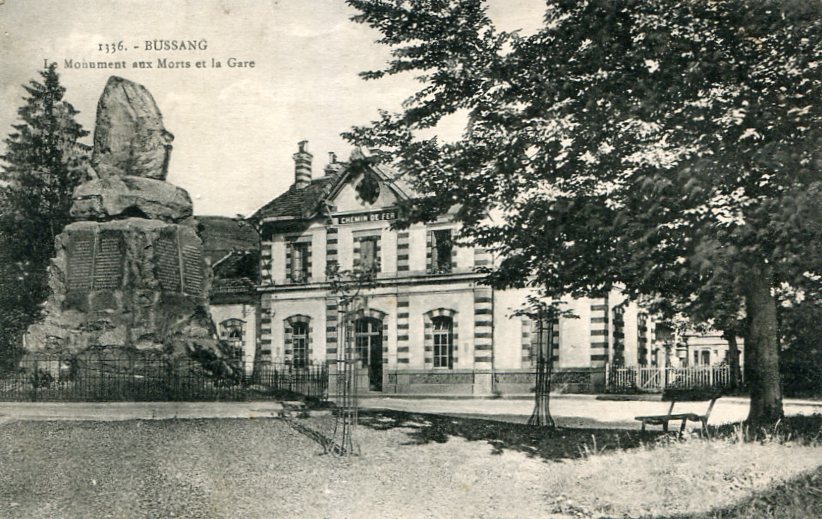 Gare et Monument aux Morts