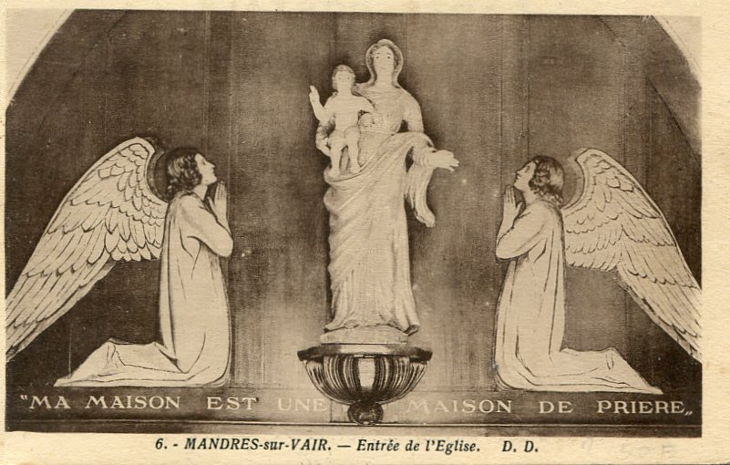 6 - Entrée de l'Église