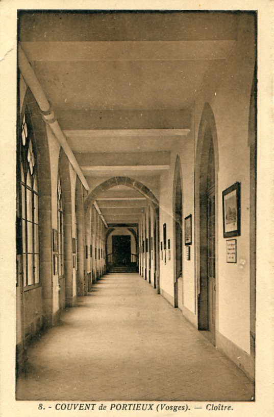 8 - Cloître