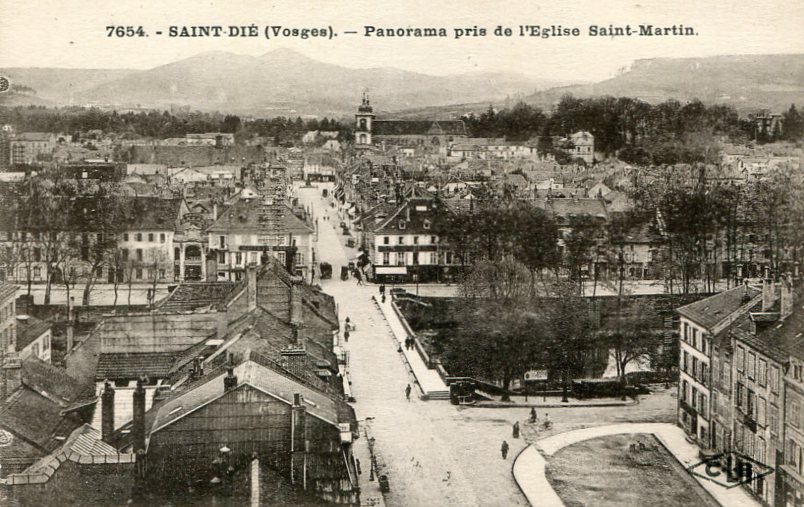 Vue prise de l'Église St-Martin -b