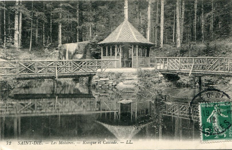 Kiosque et cascade