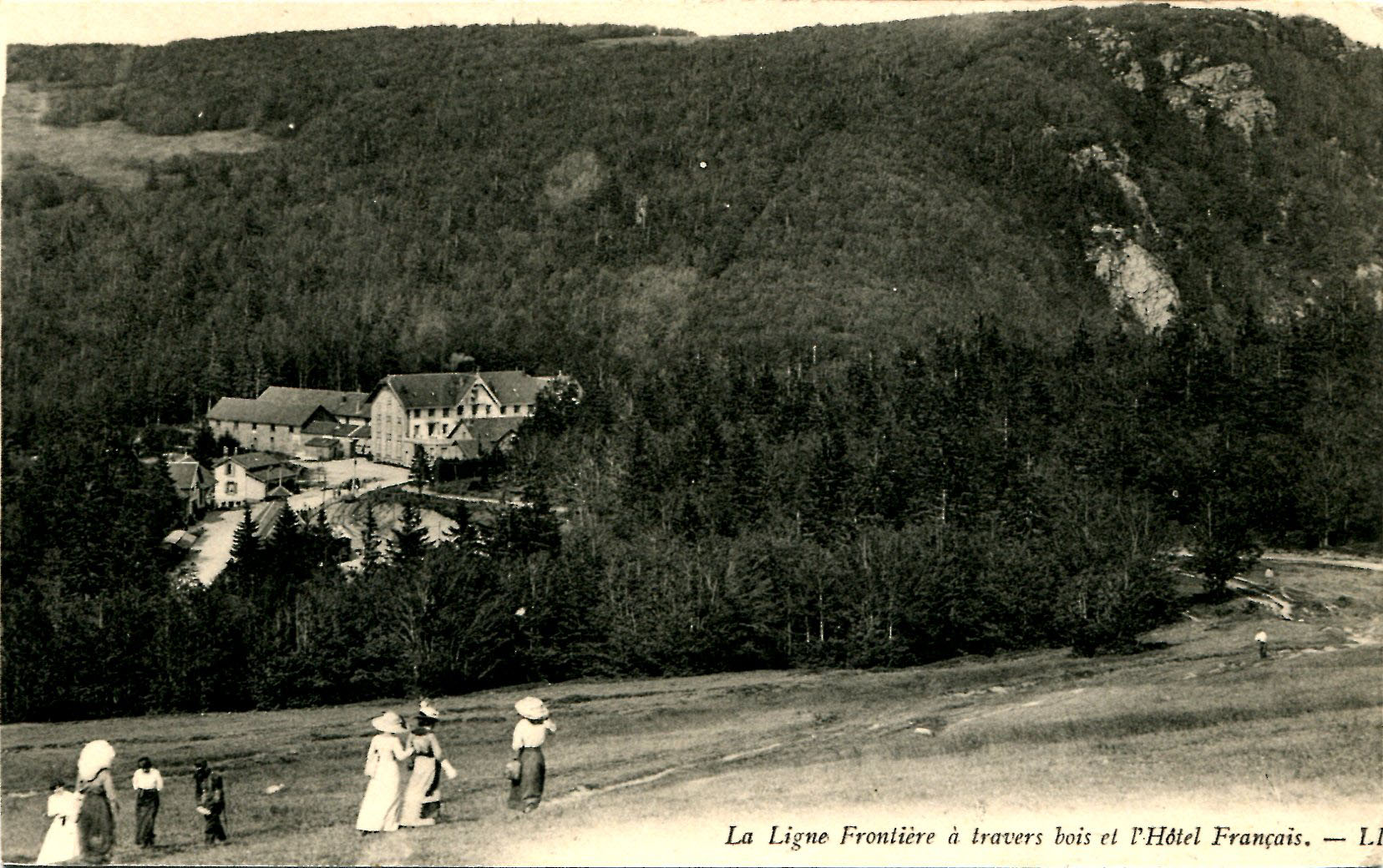 Ligne Frontière à travers bois