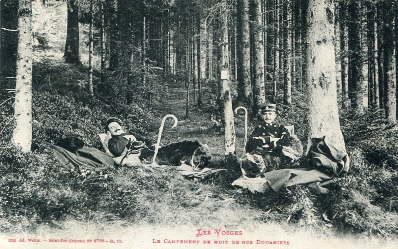 Campement de nuit de douaniers