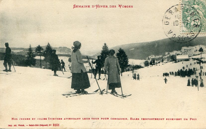 Skieuses attendant pour concourir